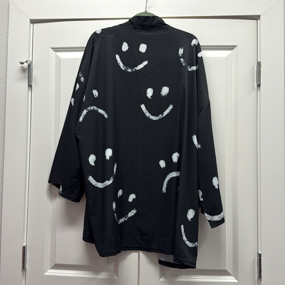 Black Kimono with White Smiley Faces - Picture 4 of 5